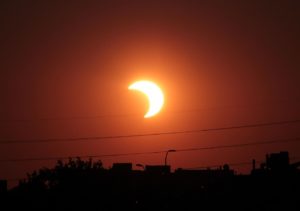Leia mais sobre o artigo Eclipse Solar: acompanhe a transmissão ao vivo que ocorre na próxima segunda, dia 14 de dezembro